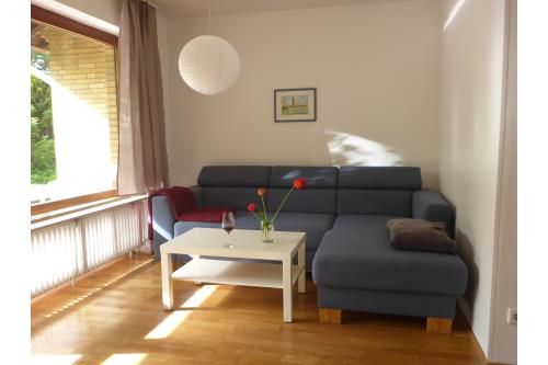 Langeoog Ferienhaus Schimmelreiter - Wohnzimmer mit echtem Eichenparkett