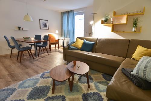 Langeoog Ferienwohnung Us Langeoog - Strandkörbchen - 02 FEWO Strandkoerbchen Wohnraum Foto I