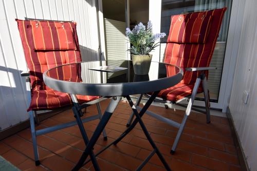 Langeoog Ferienwohnung Us Langeoog - Strandkörbchen - 03 FEWO Strandkoerbchen Loggia Foto I Bl