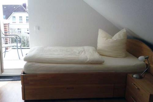 Langeoog Ferienhaus Strandvilla An´t Dünen - Haus 1 - Schlafzimmer, 1 Einzelbett im DG