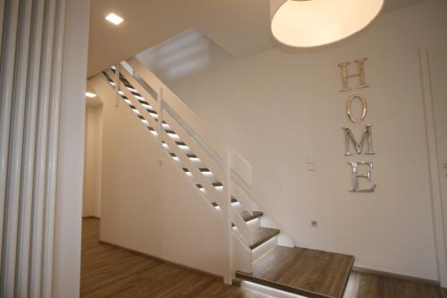 Langeoog Ferienwohnung Us Langeoog - Haus Stefanie - Stefanie 1 - Haus Stefanie 1 beleuchtete Treppe