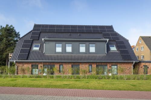 Langeoog Ferienhaus Villa Hafenkieker - Frontansicht Haus mit Nebenraum