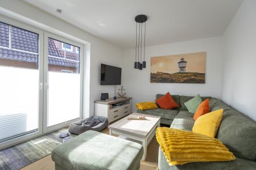 Langeoog Ferienhaus Villa Hafenkieker - Wohnzimmer mit Zugang zur Terrasse