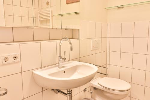 Langeoog Ferienwohnung Dünenschatz - Badezimmer 1