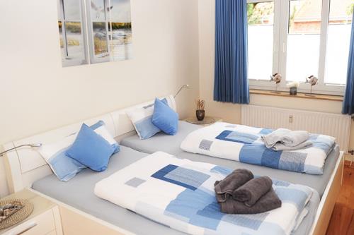 Langeoog Ferienwohnung Inselnüst - Schlafzimmer mit Doppelbett