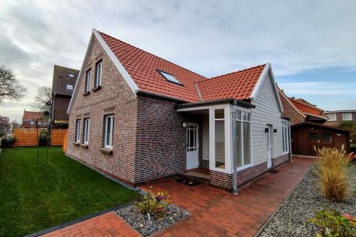Langeoog Ferienhaus Große Freiheit Langeoog ***** - Aussenansicht Nord-Ost mit Eingang und H
