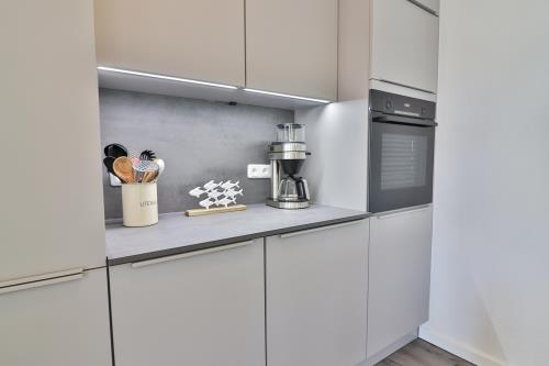 Langeoog Ferienwohnung Vermietung am Meer – Haus Dünenblume - Haus Dünenblume - Wohnung 1 - Küche mit Kochinsel