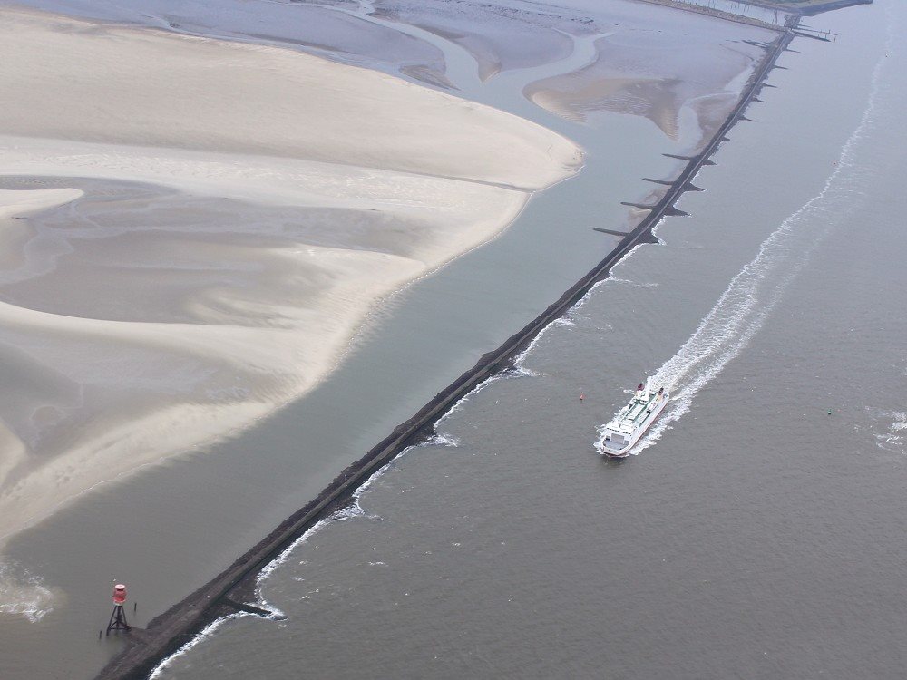 Fähre - Ausfahrt Borkum Hafen