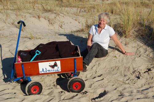 Spiekeroog Ferienwohnung Admiral - Bollerwagen Haus Admiral