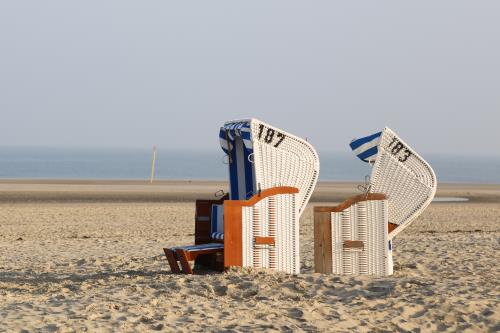 Spiekeroog Ferienwohnung Admiral - Strandkörbe am Sandstrand