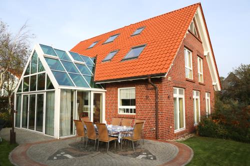 Spiekeroog Ferienwohnung Admiral - Gartenansicht des Wintergartens 