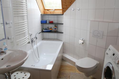 Spiekeroog Ferienwohnung Admiral - Südwind - Bad mit Dusche und Badwanne