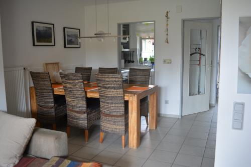 Spiekeroog Ferienhaus Austernfischer II 2a - 1 - Essbereich 