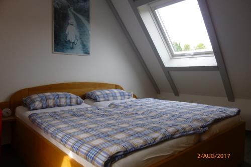 Spiekeroog Ferienhaus Austernfischer II 2a - 1 - Schlafzimmer im Dachgeschoß