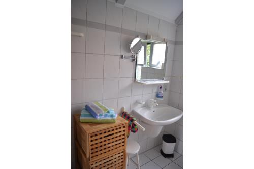 Spiekeroog Ferienhaus Austernfischer II 2a - 1 - Bad