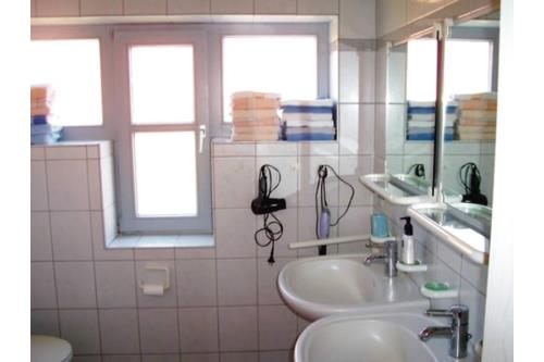 Spiekeroog Ferienhaus Austernfischer II, Wohnung 3 - Bad