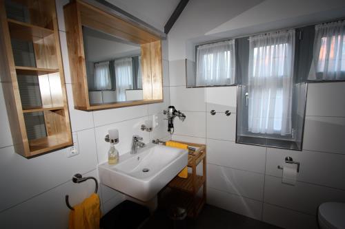 Spiekeroog Ferienhaus Austernfischer I, Haus 4 - Badezimmer Obergeschoß