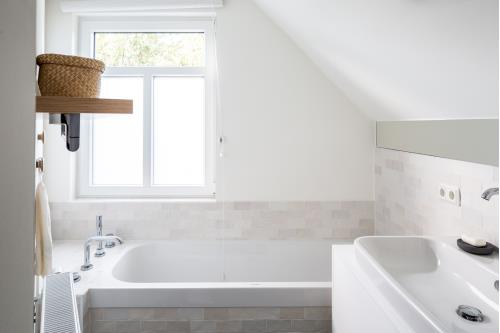 Spiekeroog Ferienhaus Drömhuus Ost & West - ... mit angeschlossenem Wannenbad