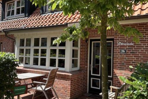 Spiekeroog Ferienwohnung Dünenrose - Eingang und Sitzplatz