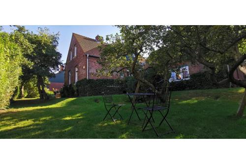 Spiekeroog Ferienwohnung Efeuhaus - Das Efeuhaus vom Garten aus betrachtet.