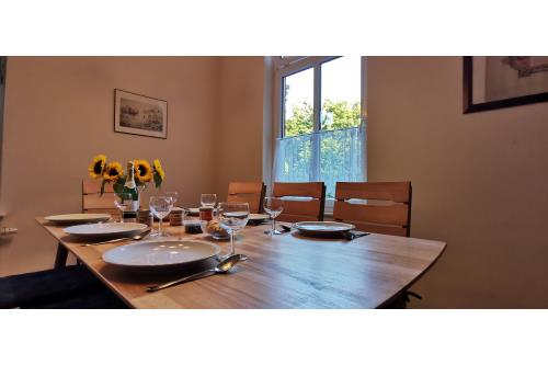 Spiekeroog Ferienwohnung Efeuhaus - Wohnung 1 - Esstisch in der Wohnküche von Wohnung 1