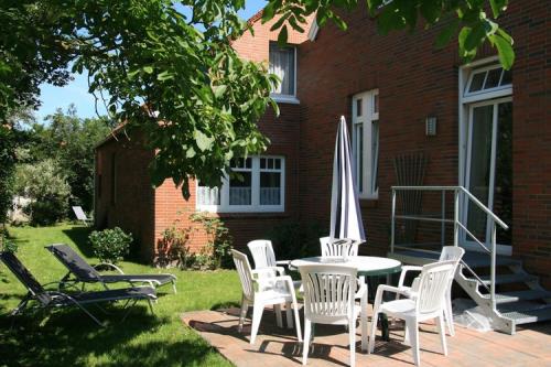 Spiekeroog Ferienwohnung Efeuhaus - Wohnung 1 - Garten und Terrasse