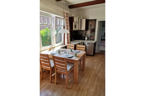 Spiekeroog Ferienwohnung Efeuhaus - Wohnung 2 - Die gemütliche Wohnküche in Wohnung 2.