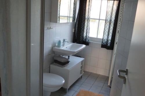 Spiekeroog Ferienwohnung Haus Bargmann - 1 - Bad/WC