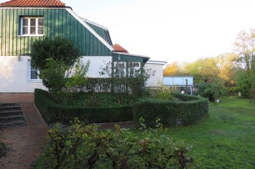 Spiekeroog Ferienwohnung Haus Bargmann - Haus und Garten