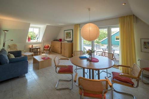 Spiekeroog Ferienwohnung Haus Bi d&#39; Utkiek 20 - West - Wohn- und Esszimmer