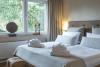 Spiekeroog Ferienhaus Inselkiefer - Schlafzimmer mit Doppelbett