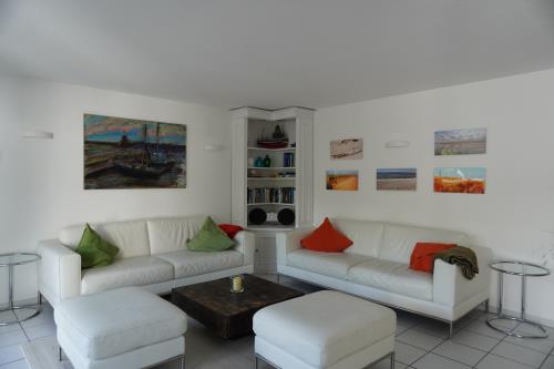 Spiekeroog Ferienwohnung Haus Krönchen Whg. 8 - helles, großzügiges Wohnzimmer