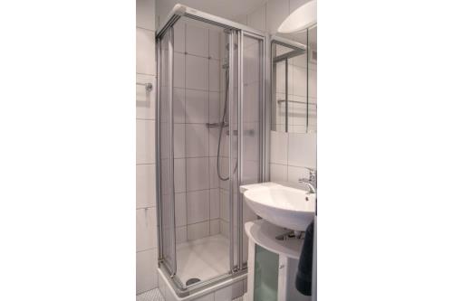 Spiekeroog Ferienwohnung Haus &quot;Lieke Deeler&quot; - 10 - Badezimmer