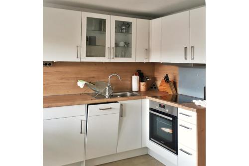 Spiekeroog Ferienwohnung Haus &quot;Lieke Deeler&quot; - 11 - Blick auf die Küchenzeile 