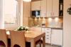 Spiekeroog Ferienwohnung Haus &quot;Lieke Deeler&quot; - Blick auf den Eßbereich und die Küche