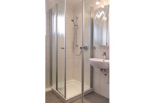 Spiekeroog Ferienwohnung Haus &quot;Lieke Deeler&quot; - 8 - Badezimmer