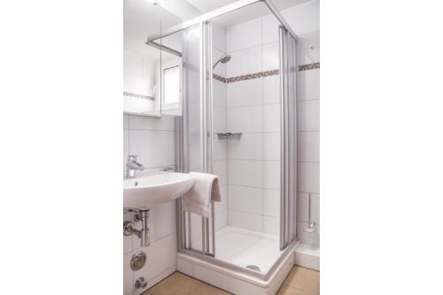 Spiekeroog Ferienwohnung Haus &quot;Lieke Deeler&quot; - 9 - Badezimmer