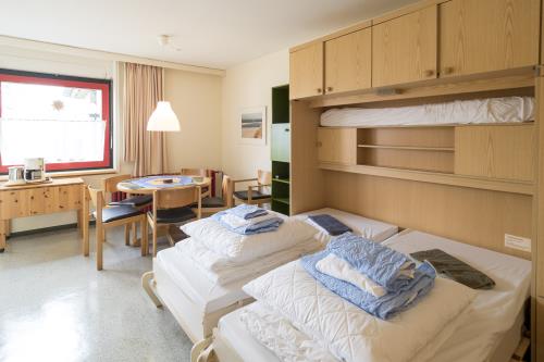 Spiekeroog Ferienwohnung Haus Seerose - Ev. Familienferienstätte-  - Zimmerbeispiel Wohnzimmer