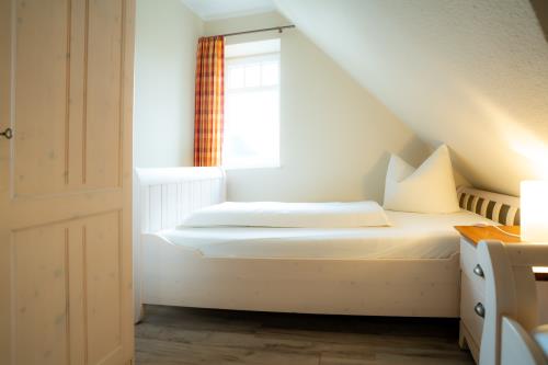 Spiekeroog Ferienwohnung Haus Seeschwalbe In d&#39; Dörp - 12 - Schlafzimmer 2