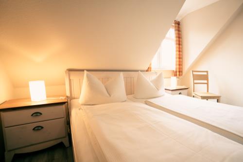 Spiekeroog Ferienwohnung Haus Seeschwalbe In d&#39; Dörp - 13 - Schlafzimmer 1