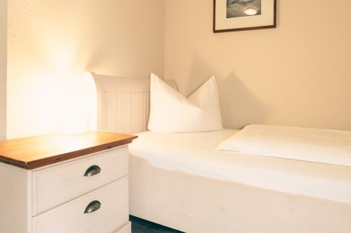 Spiekeroog Ferienwohnung Haus Seeschwalbe In d&#39; Dörp - 13 - Schlafzimmer 2