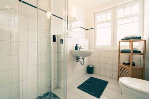 Spiekeroog Ferienwohnung Haus Seeschwalbe In d&#39; Dörp - 13 - Dusche / WC