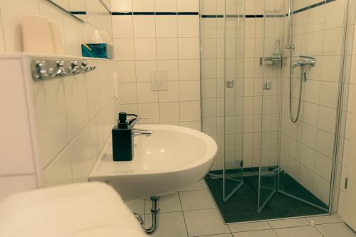 Spiekeroog Ferienwohnung Haus Seeschwalbe In d&#39; Dörp - 14 - Dusche / WC