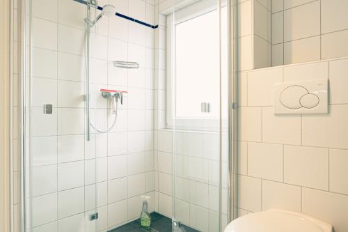 Spiekeroog Ferienwohnung Haus Seeschwalbe Up de Dün - 6 - Dusche / WC