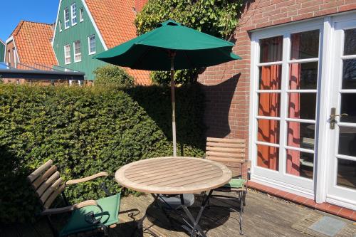 Spiekeroog Ferienwohnung Haus Süderhörn - 2 - Wohnung 2 - Terrasse