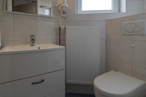 Spiekeroog Ferienwohnung Haus Windrose - NORD - NORD  Bad/WC