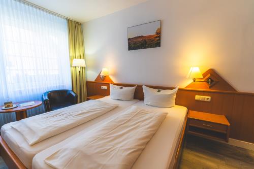 Spiekeroog Hotel-garni Hotel Zur alten Inselkirche - Zimmer 10 - Ausstattung 1