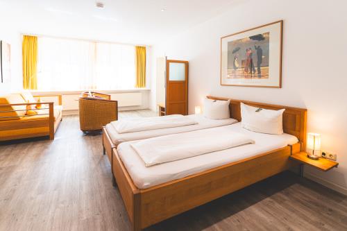 Spiekeroog Hotel-garni Hotel Zur alten Inselkirche - Zimmer 11 - Ausstattung 1