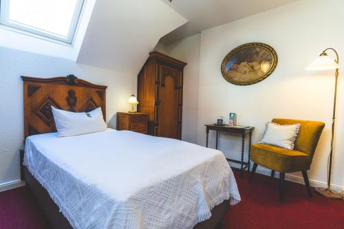Spiekeroog Hotel-garni Hotel Zur alten Inselkirche - Zimmer 2 - Ausstattung 1