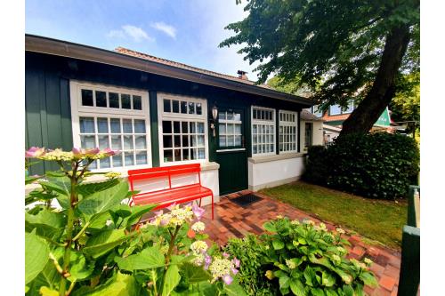 Spiekeroog Ferienwohnung Huus Wellhorn mit Atelier Mondstein - Eingang Huus Wellhorn vom Süderloog 17